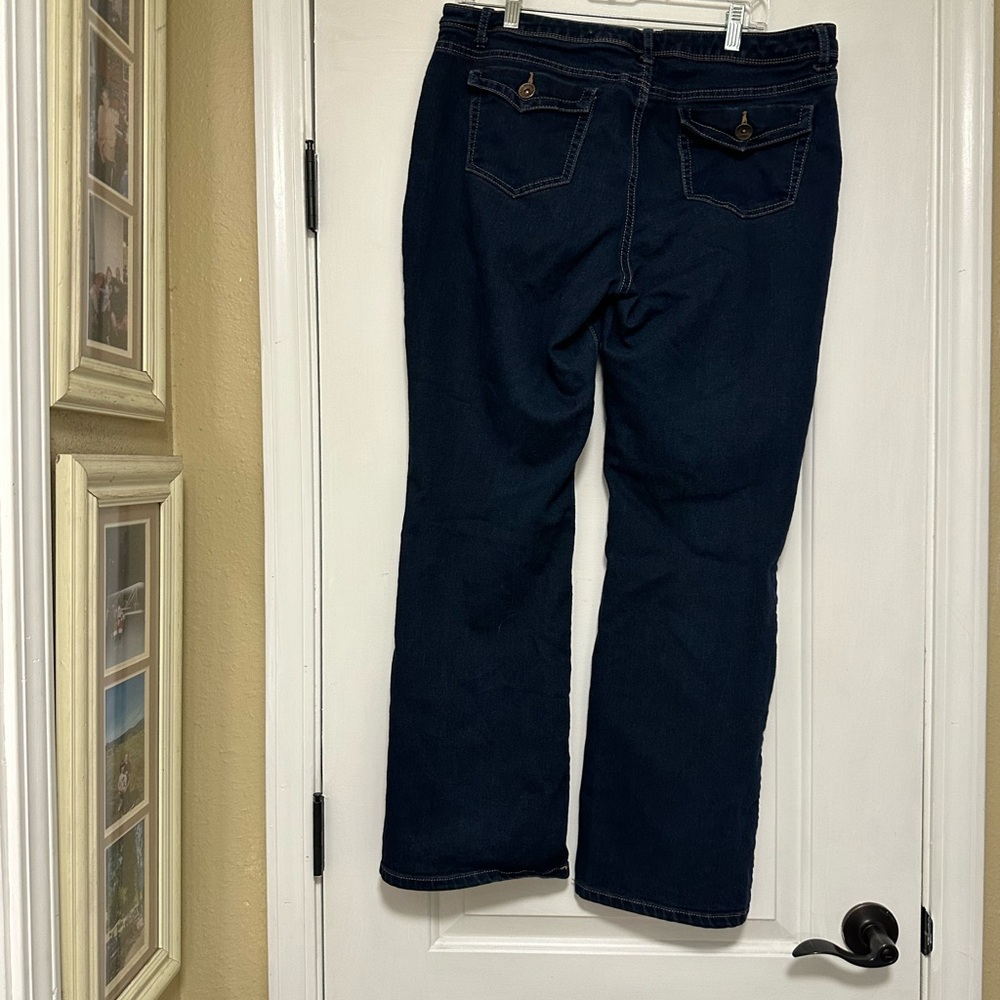 Size 14W Vera Wang Bootcut Jeans. - Picture 3 of 6